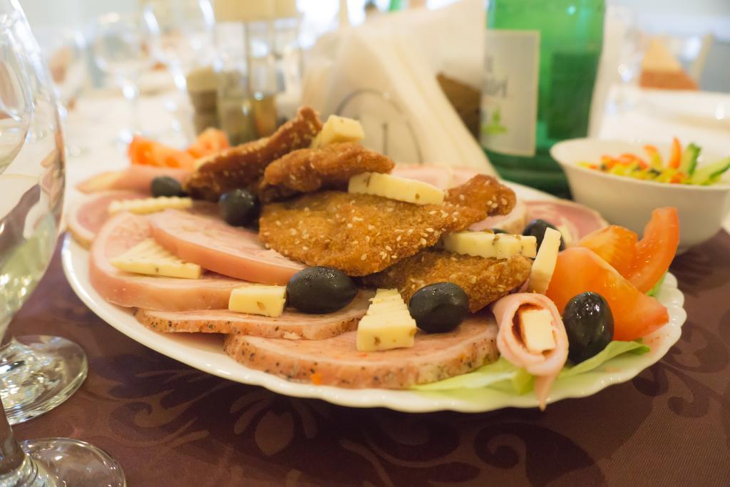 Hotel Merkur Miercurea Ciuc Luaran gambar
